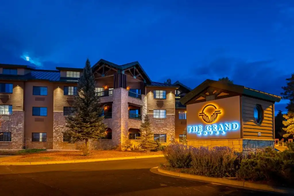 grand canyon national park hotels near