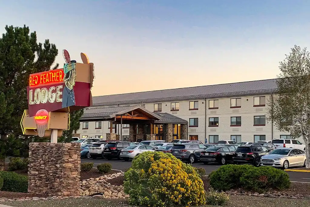 grand-canyon-national-park-hotels-near-red-feather-lodge 1