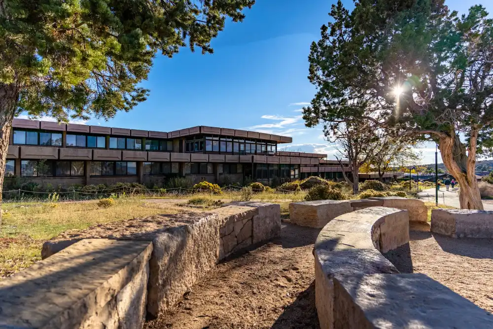 grand-canyon-national-park-lodges-thunderbird-lodge 1