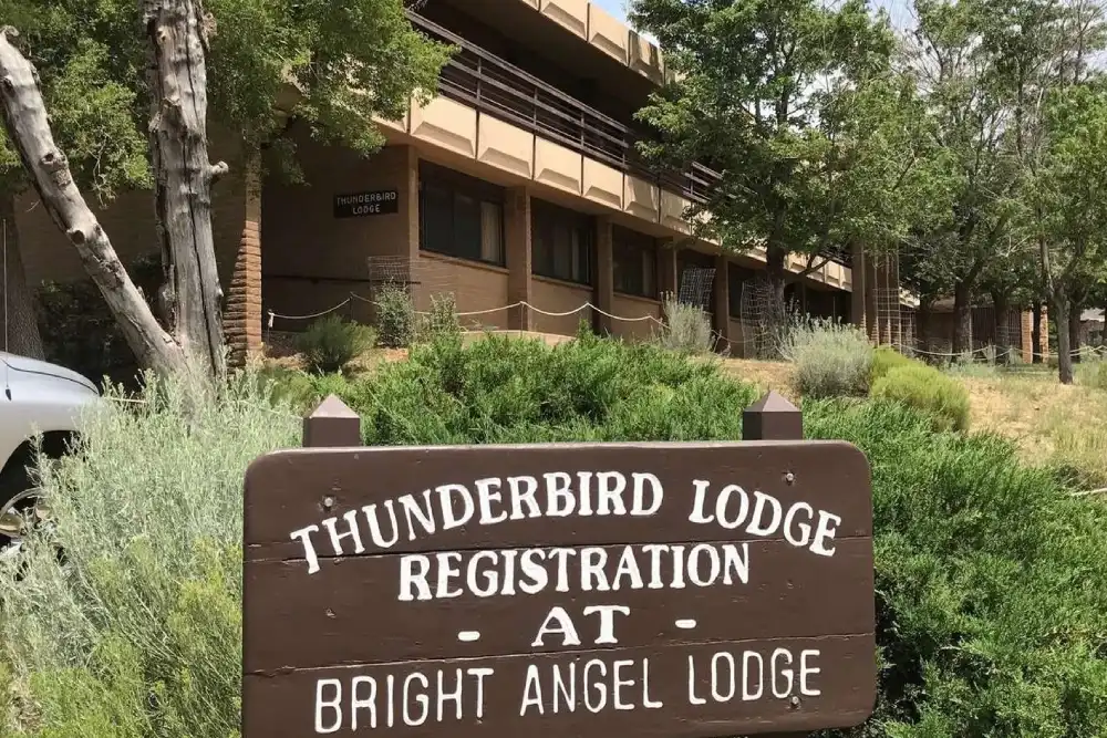 grand-canyon-national-park-lodges-thunderbird-lodge 4