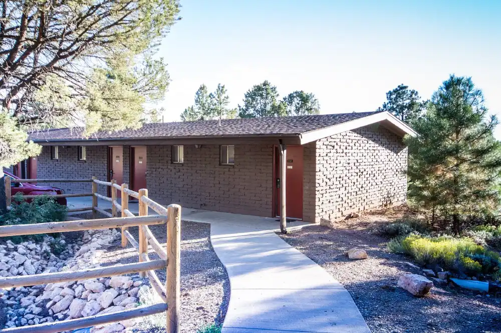 grand-canyon-national-park-lodges-yavapai-lodge 2
