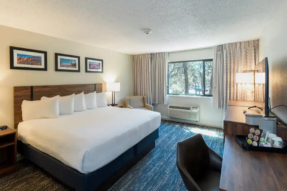 grand-canyon-national-park-lodges-yavapai-lodge 5