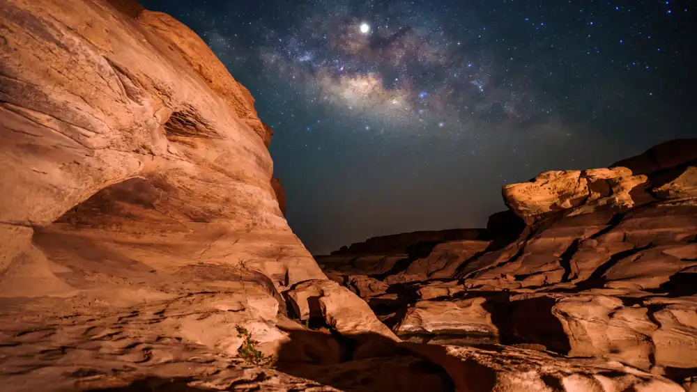 sky at night in grand canyon