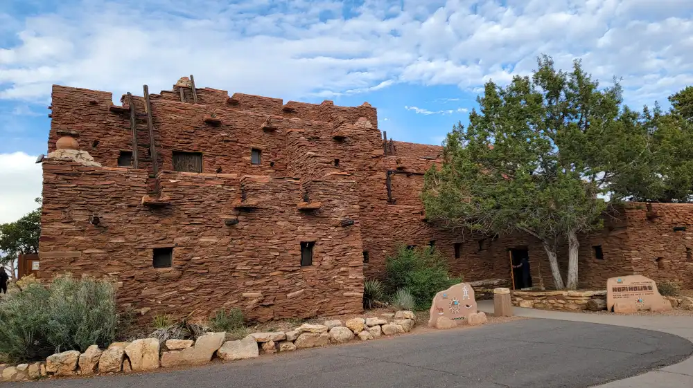 grand-canyon-national-park-things-to-do-hopi-house-gift-shop